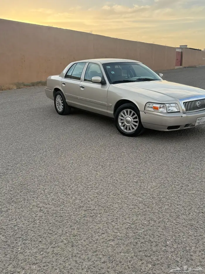 فورد 2009 جراند ماركيز 4