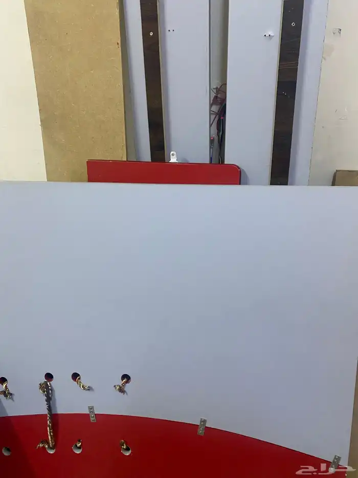 سرير مستعمل وشاحن متنقل انكر مستعمل بحالة جيدة 10