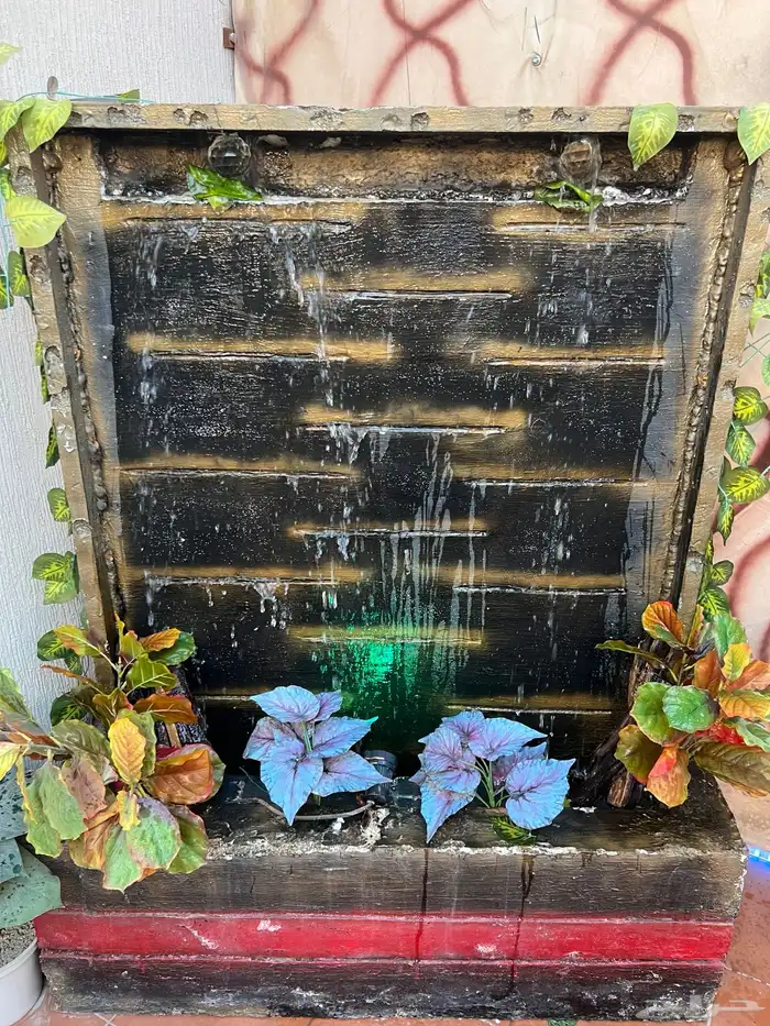 للبيع كراسي حديد 3 مع الفرشها وشلال ماء كبير 2 وصغير 7