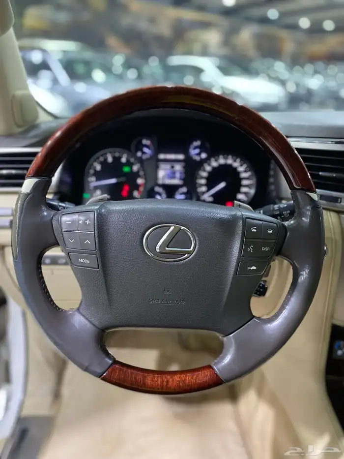 جيب لكزس LX570 فل 2013 20