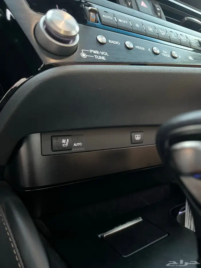 لكزس ES300h بدي وكاله مالك اول فل كامل 40