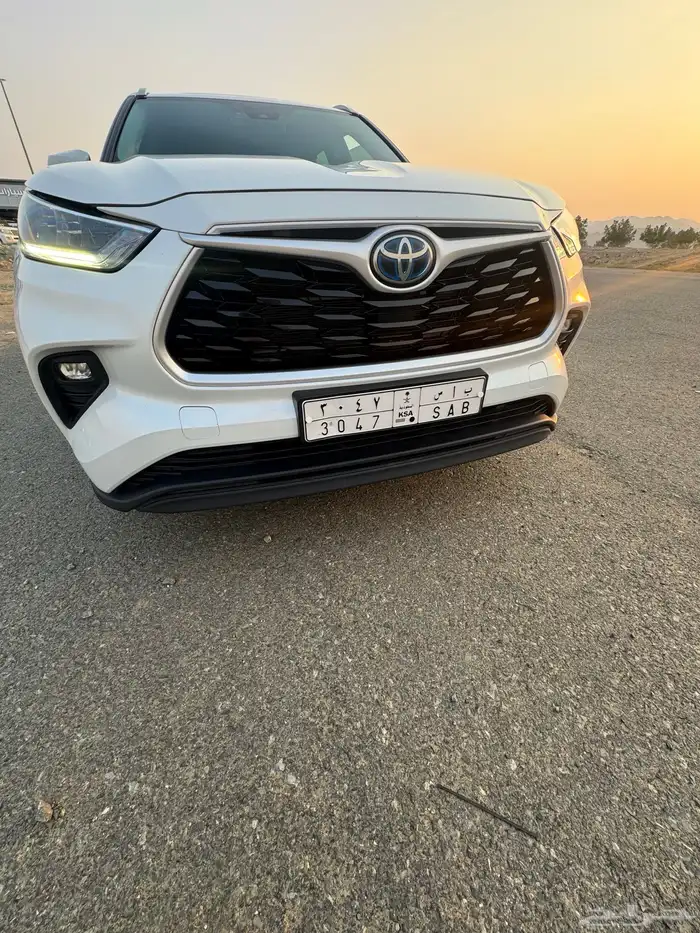 هايلاندر نص فل موديل 2022 ابيض لؤلؤي 3