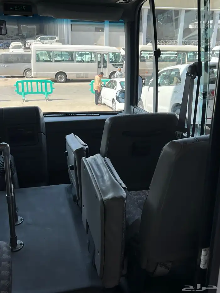 للبيع باص نيسان سيفيليان موديل 2010 ممشي قليل 13