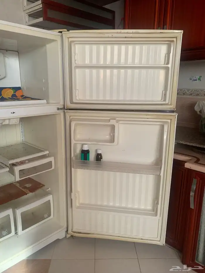 ثلاجه حجم كبير يبيلها تنظيف وخربانه ماتبرد 2