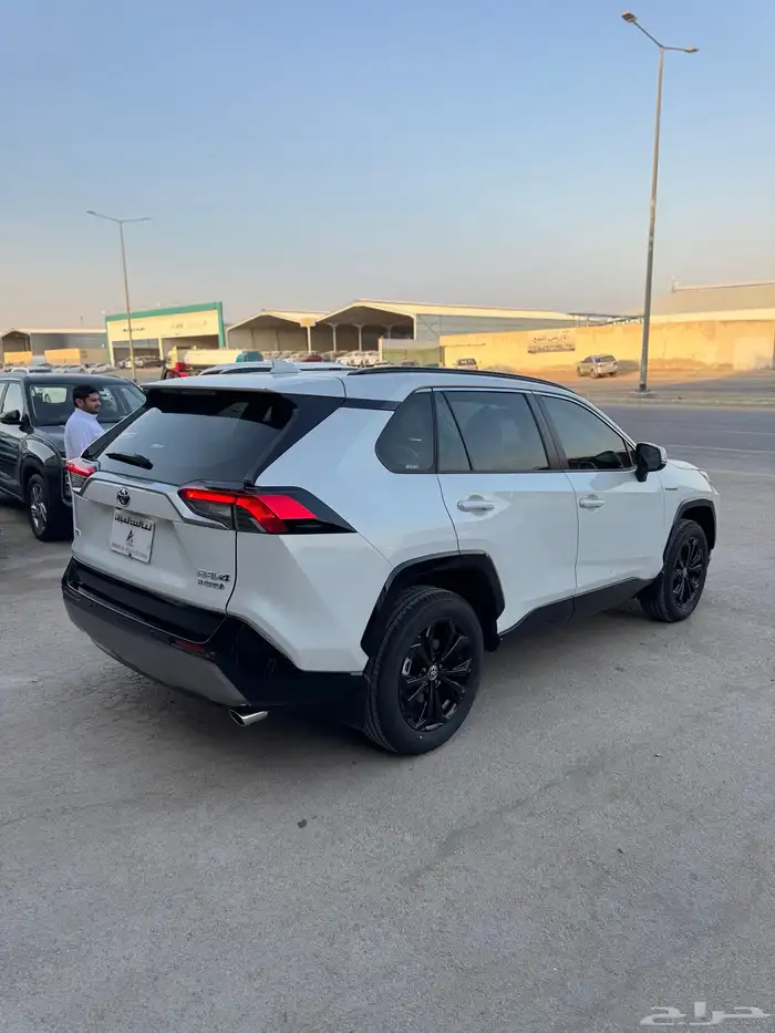 للبيع تويوتا راف فور 2024 - فل كامل هايبرد - بحالة الوكاله 4