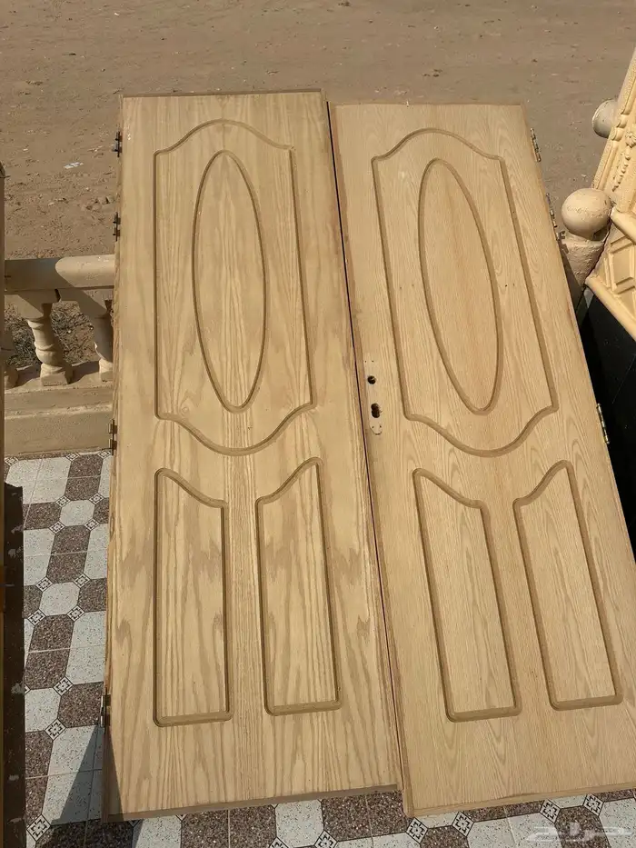 باب خشب شبه جديد 1