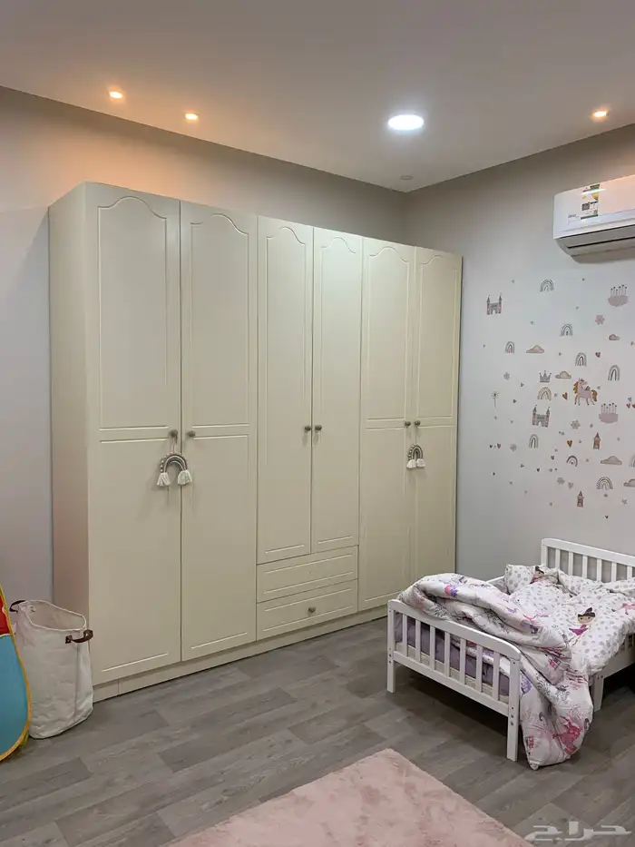 غرفه اطفال دولاب مساند وجلسات ارضيه 0