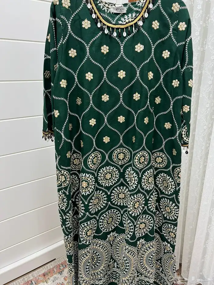 عباية  وجلابية مستخدمة مره واحدة فقط العباية ب 60 و100 2