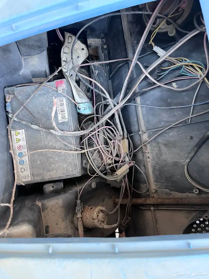 سيارة لعبة كهرب فيها بطارية 2