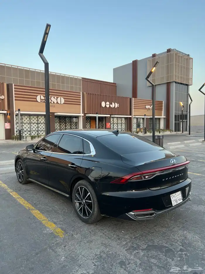 ازيرا 2022 (بنزين ) V6 4