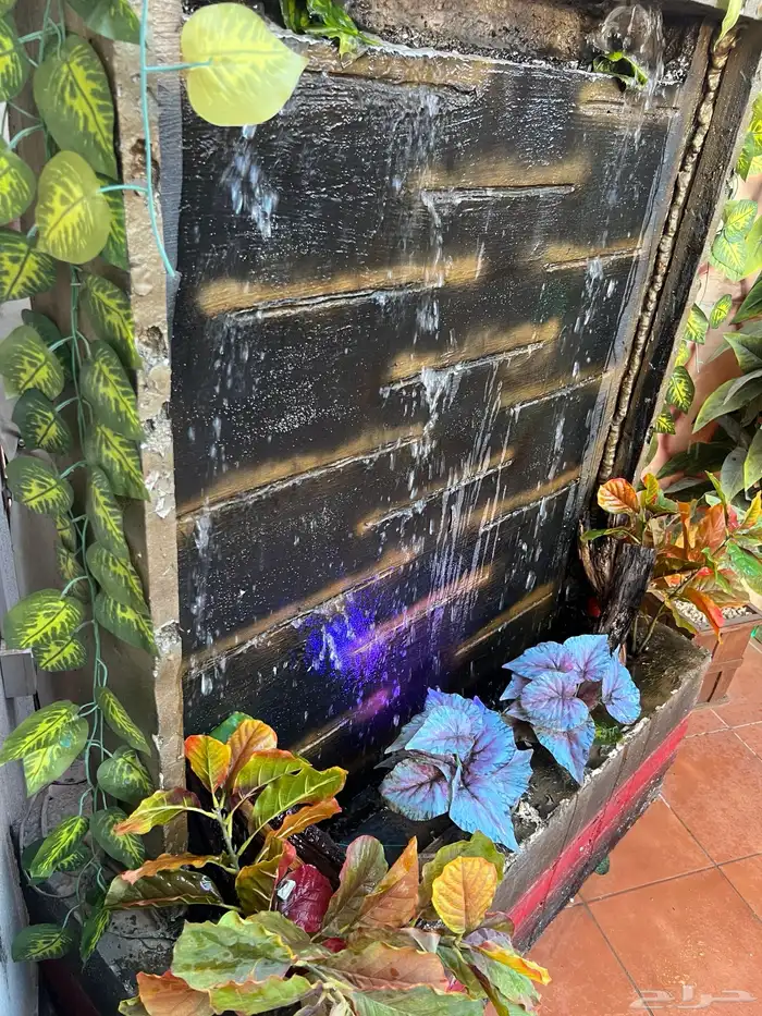 للبيع كراسي حديد 3 مع الفرشها وشلال ماء كبير 2 وصغير 6