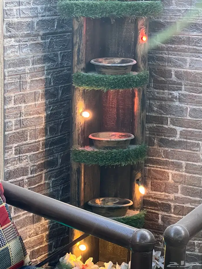 للبيع كراسي حديد 3 مع الفرشها وشلال ماء كبير 2 وصغير 5