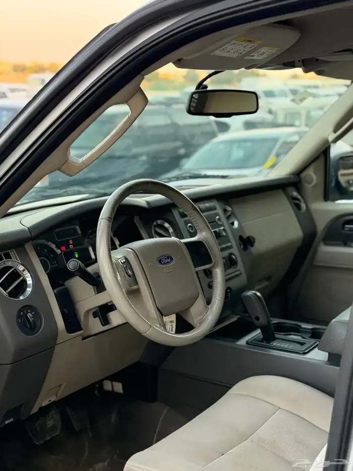 فورد اكسبديشن شاص قصير 2013 عداد قليل 6