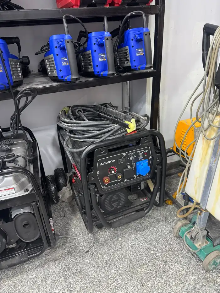 تأجير مولدات لحام ومولدات كهربا هوايات شفط دكاكات ونطاط 9