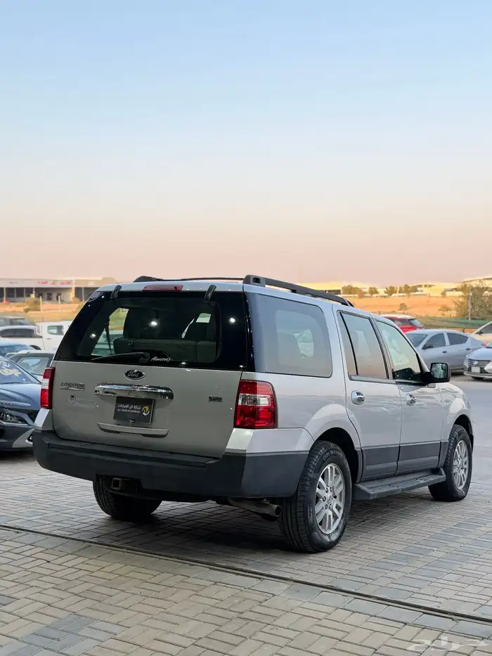 فورد اكسبديشن شاص قصير 2013 عداد قليل 5