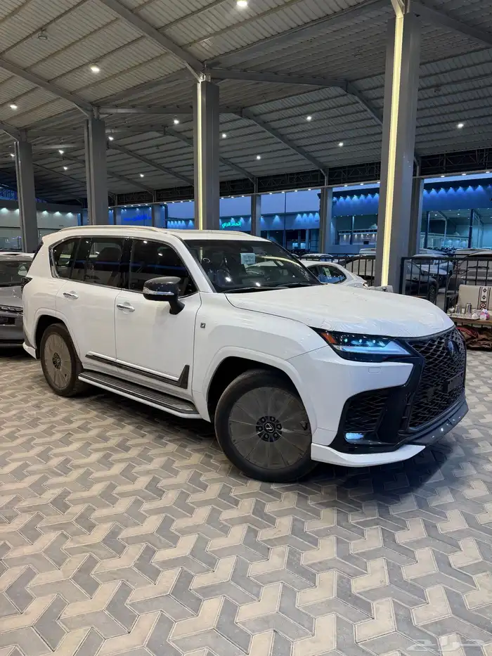 جيب لكزس اف سبورت 2025 سعودي بأقل سعر للتمويل والكاش 10