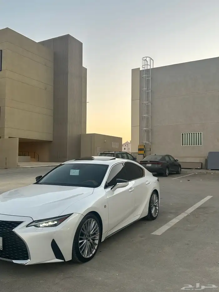 لكزس is300 2021 0