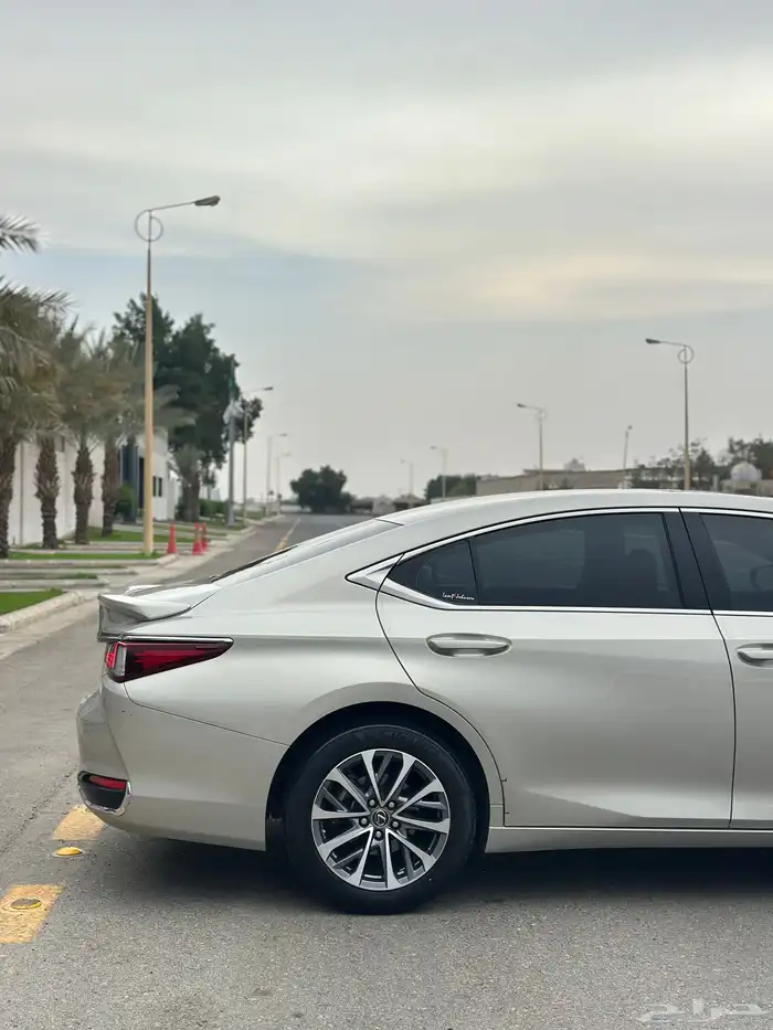 لكزس ES250 2023 AA بنزين 8