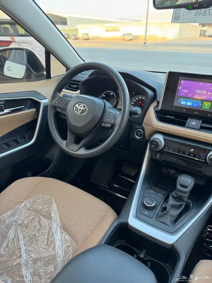 للبيع تويوتا راف فور 2024 - فل كامل هايبرد - بحالة الوكاله 8