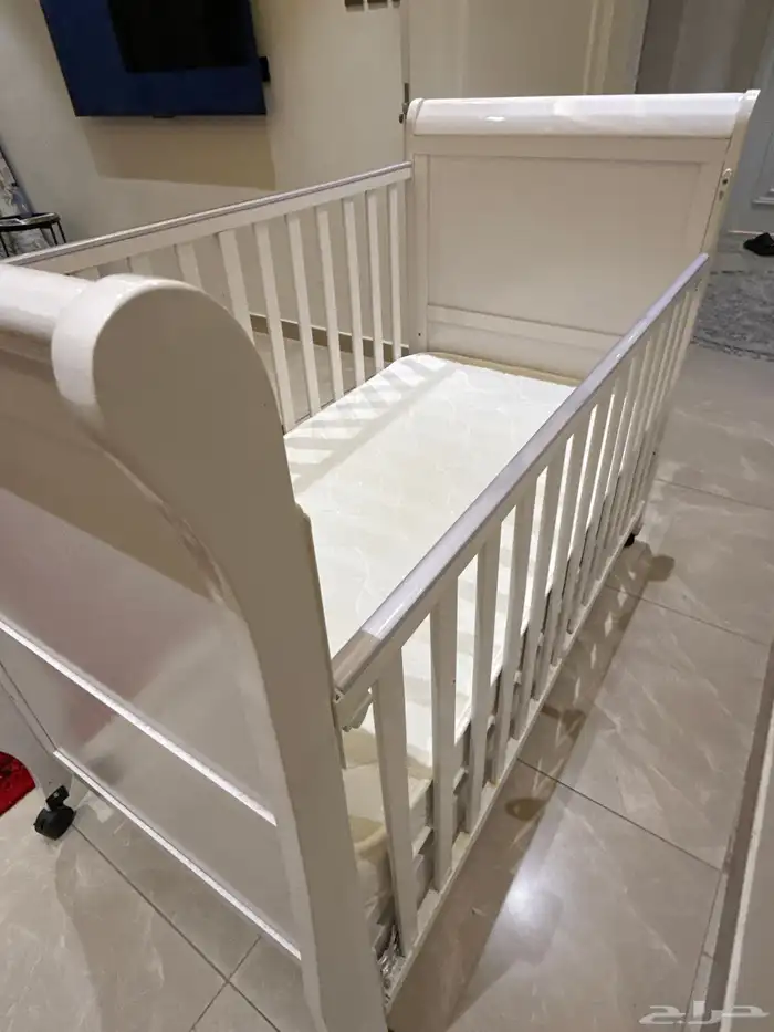 للبيع سرير طفل 2