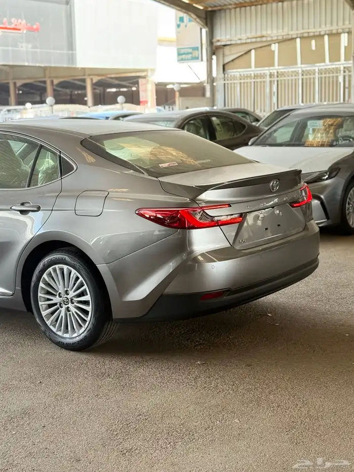 للبيع كامري 2025 تتانيوم LE اصفار 3