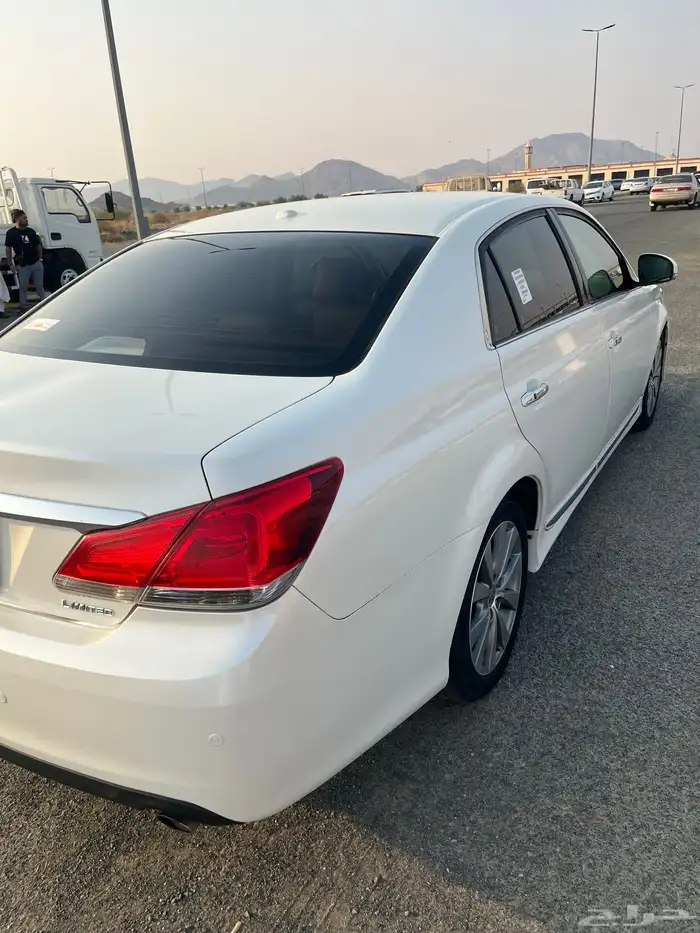 تويوتا افالون 2012 ابيض لؤلؤي 7