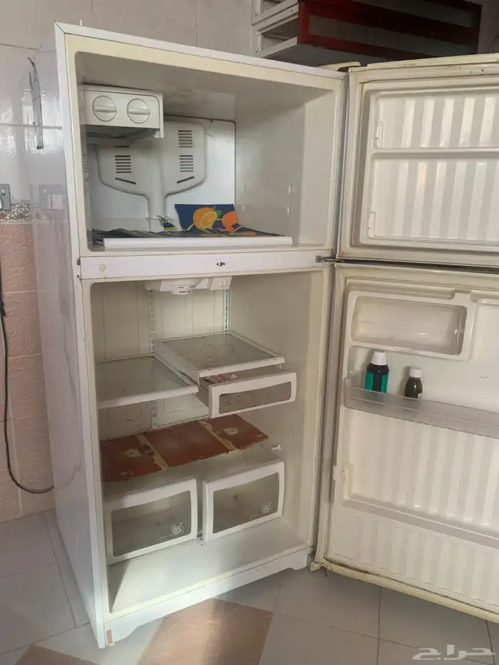 ثلاجه حجم كبير يبيلها تنظيف وخربانه ماتبرد 5