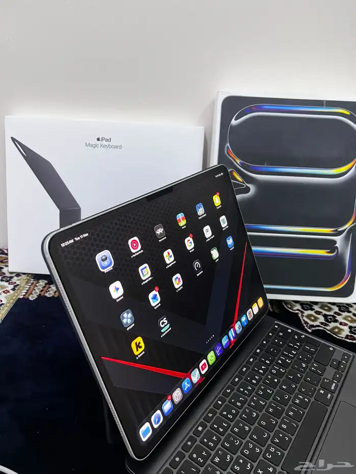 ايباد برو 13 M4 مع لوحة مفاتيح سحرية استخدام 3 شهور فقط 4
