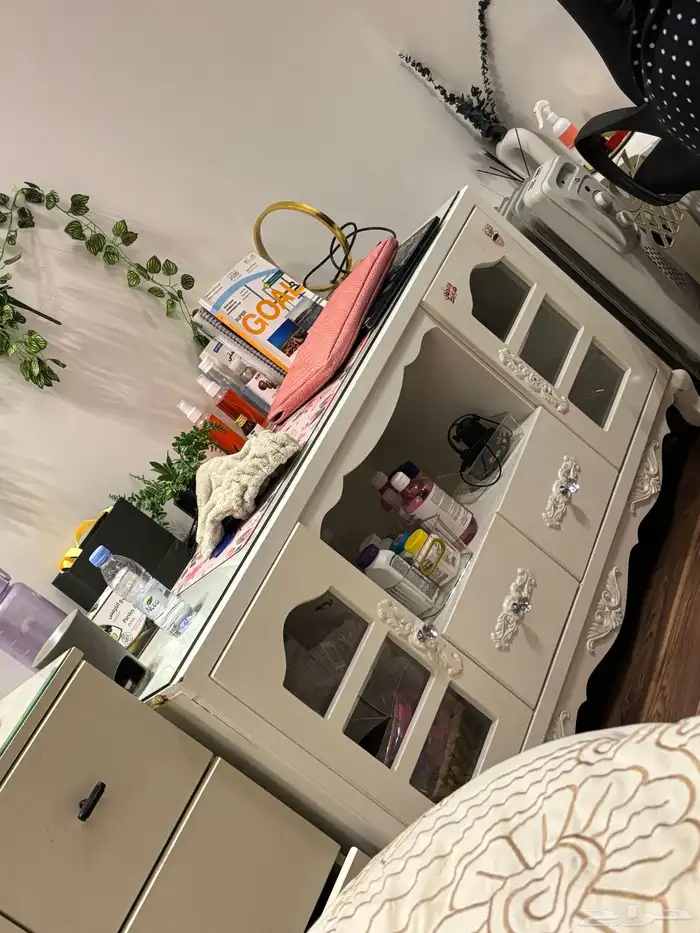 مكتبة و تسريحه 0