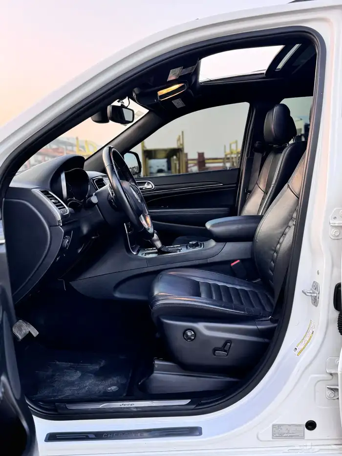 للبيع جيب شروكي 2020 وارد كوريا 13