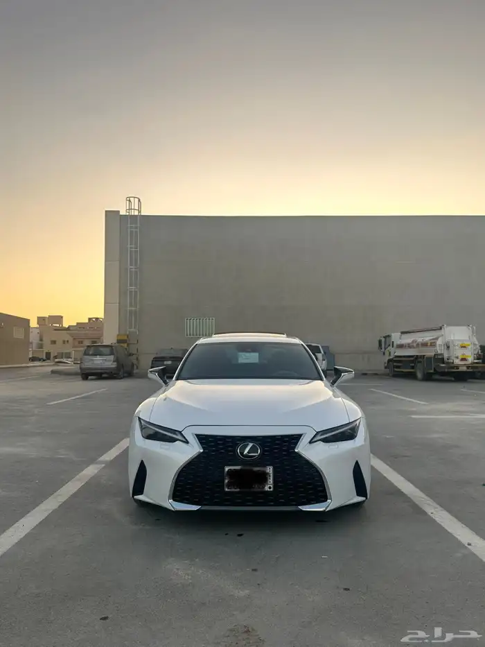 لكزس is300 2021 4