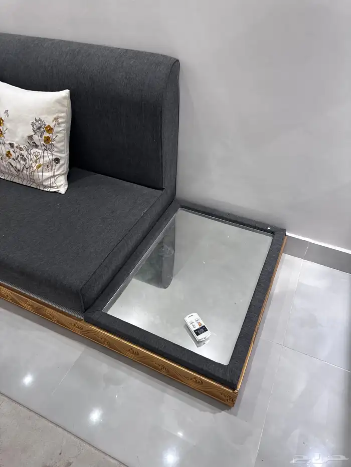 للبيع جلسه ارضيه خشب 3