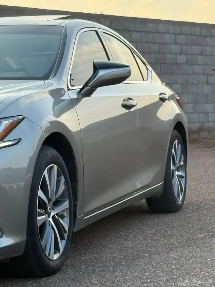 للبيع لكزس 2021 36