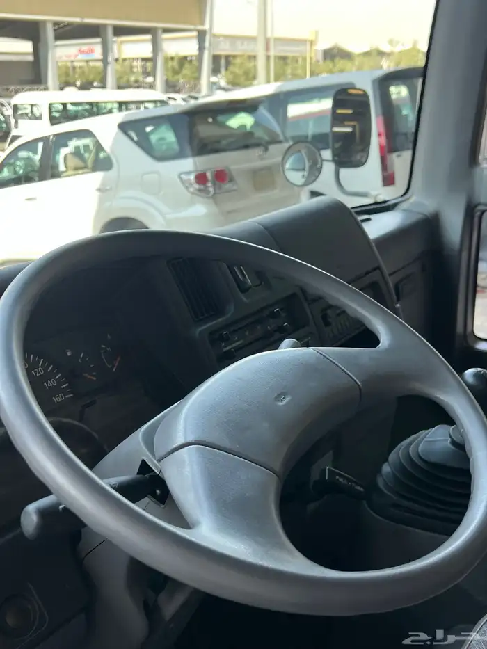 للبيع باص نيسان سيفيليان موديل 2010 ممشي قليل 24