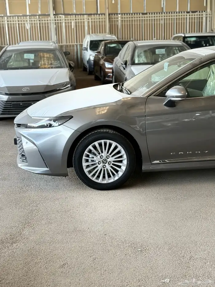 للبيع كامري 2025 تتانيوم LE اصفار 2