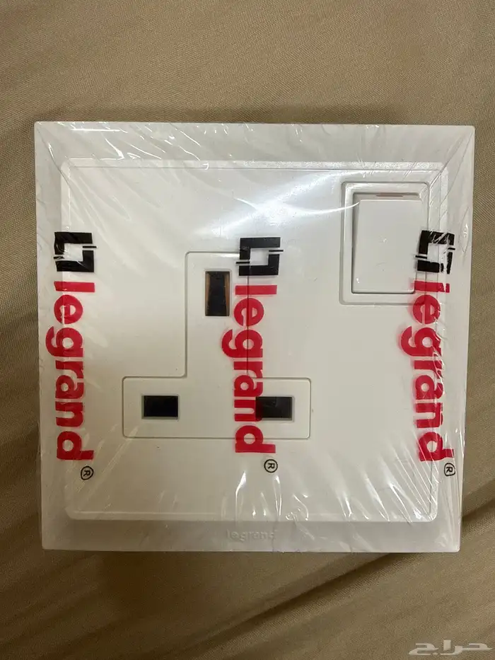 مقبس BS أحادي بمفتاح ثنائي الأقطاب 0