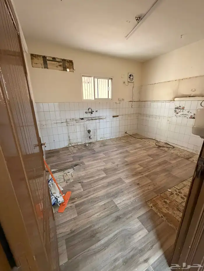 للبيع فلة دورين مفصولة حي الزهرة 5