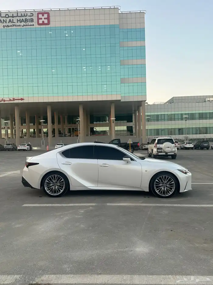 لكزس is300 2021 5