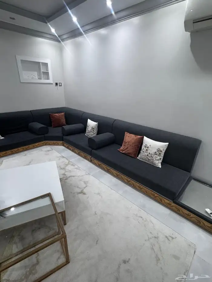 للبيع جلسه ارضيه خشب 2