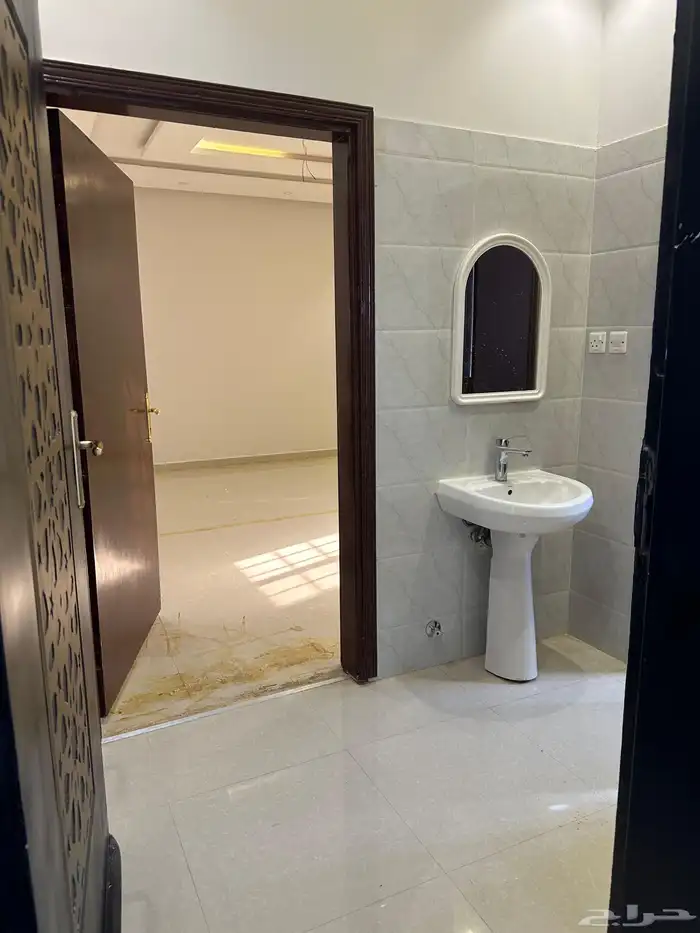 غرفة كبيرة في حي المؤنسية 2