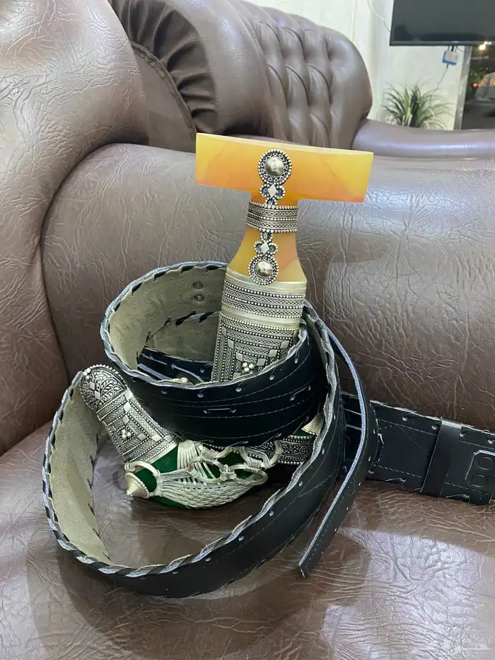 جنبية للبيع 1