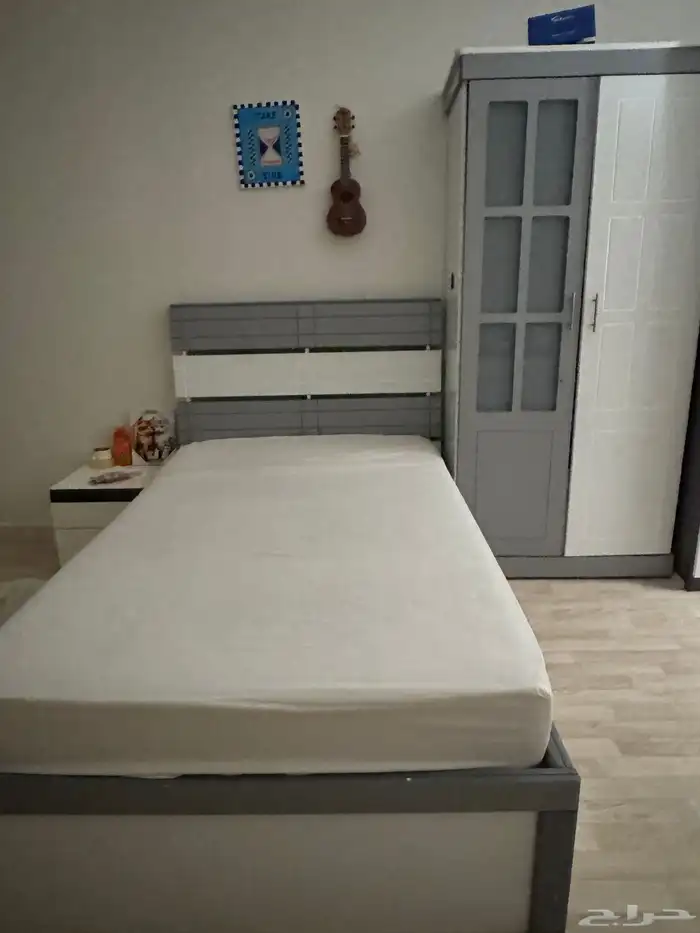 دولاب بابين و سرير تقريبا  120.200 0