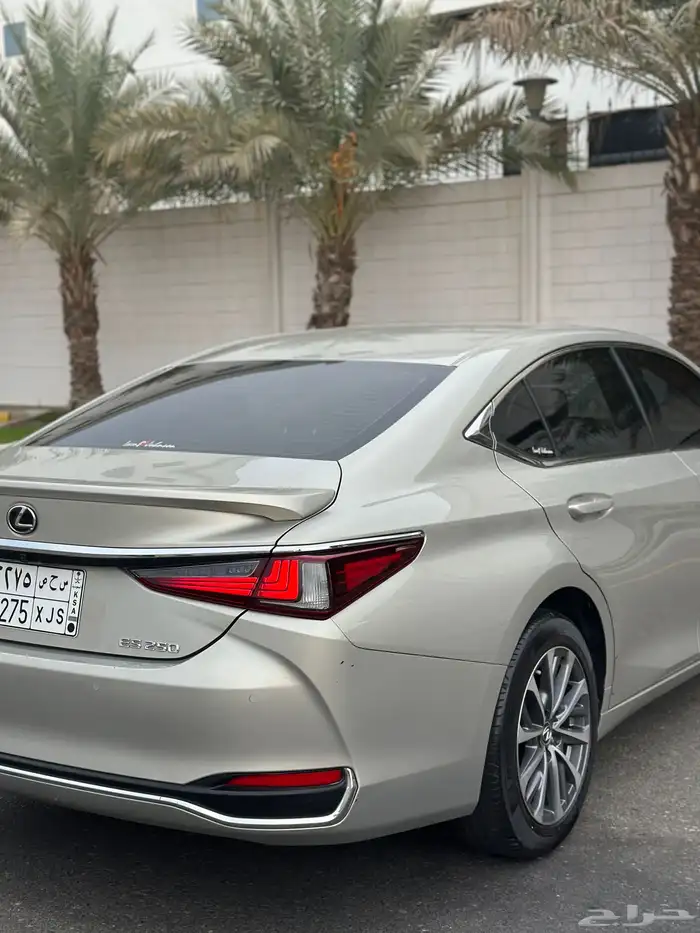 لكزس ES250 2023 AA بنزين 12
