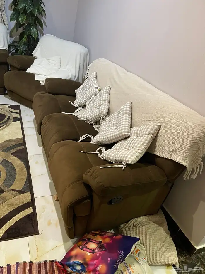 كنب Recliner مستعمل SACO مع وسادات مفرش قماش طاولة جانبيه 3