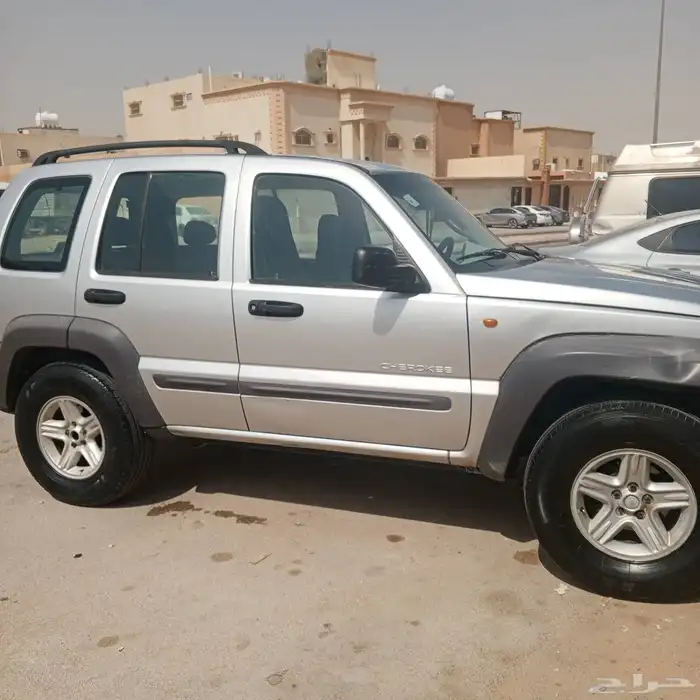 جيب شيروكي موديل 2004 قير عادي 2004مديل فحص ستماره منتهيه 0