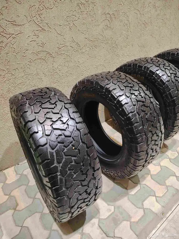 طقم كفرات حجري شبه جديد نوعها رود كروز 2