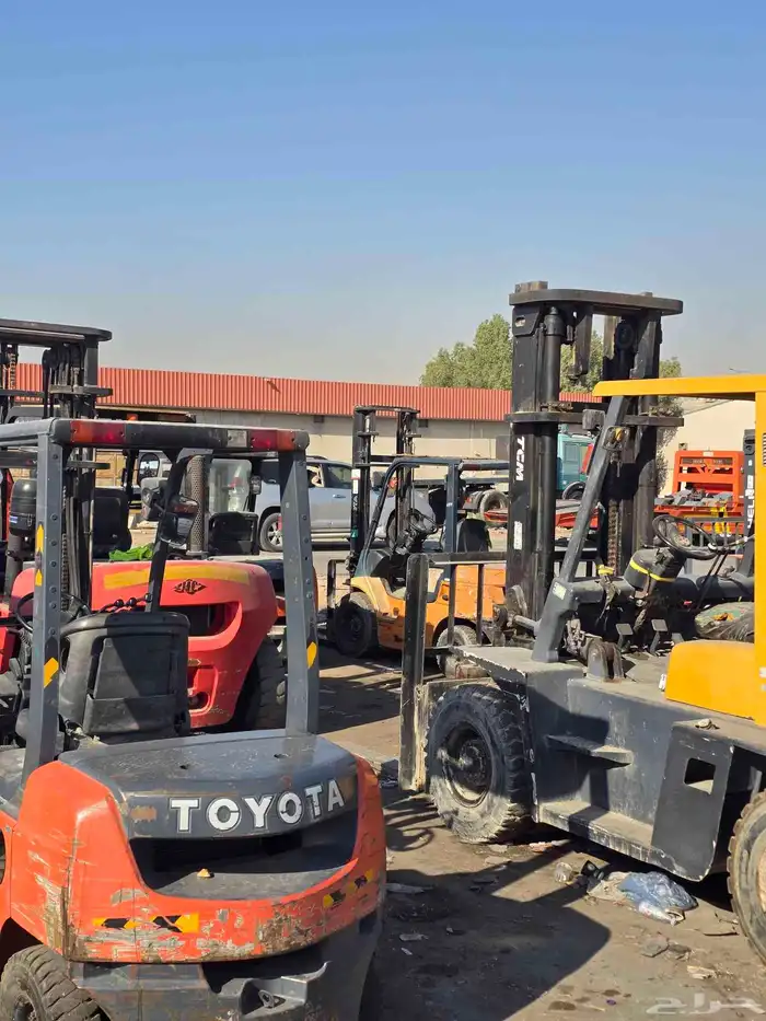 للايجار رافعة فوركلفت رافعة شوكية سكين للايجار يومي شهري 9