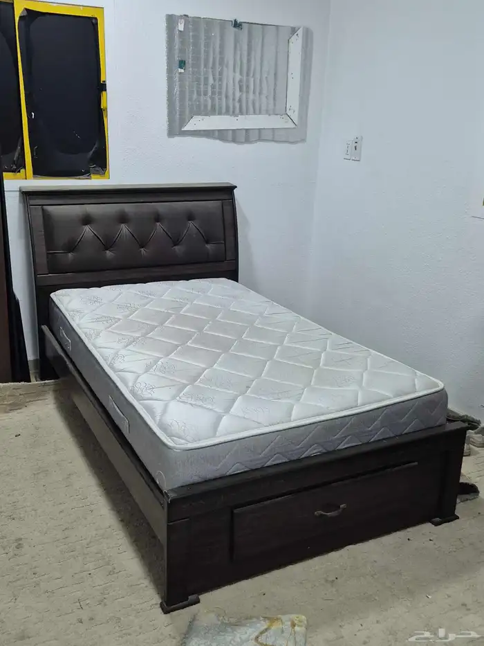 غرفة نوم رئيسي كامله و غرفة أطفال سرير واحد للبيع للانتقال 2