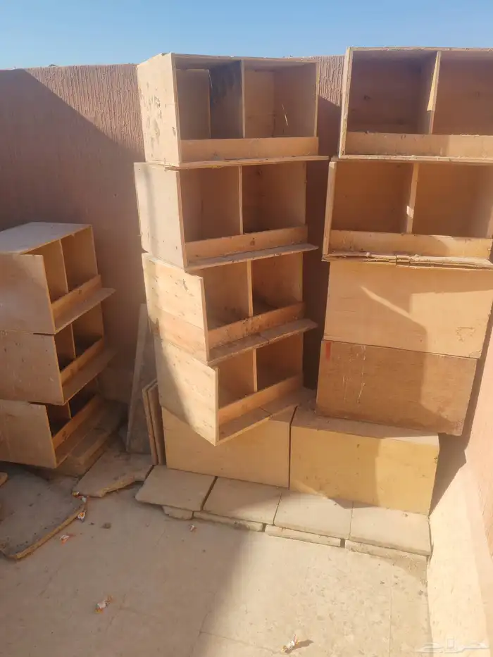 مخافق خشب قوية ونظيفة وسقيات وعياشات حمام والبيع سمح 0