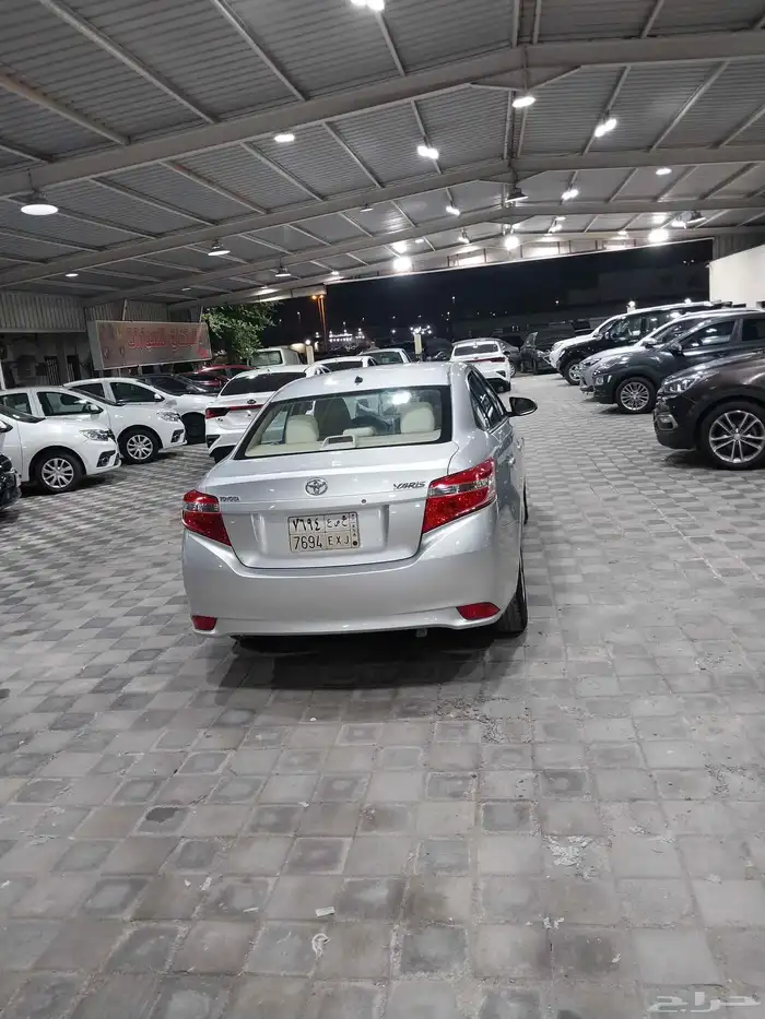 للبيع تويوتا يارس 2015 4